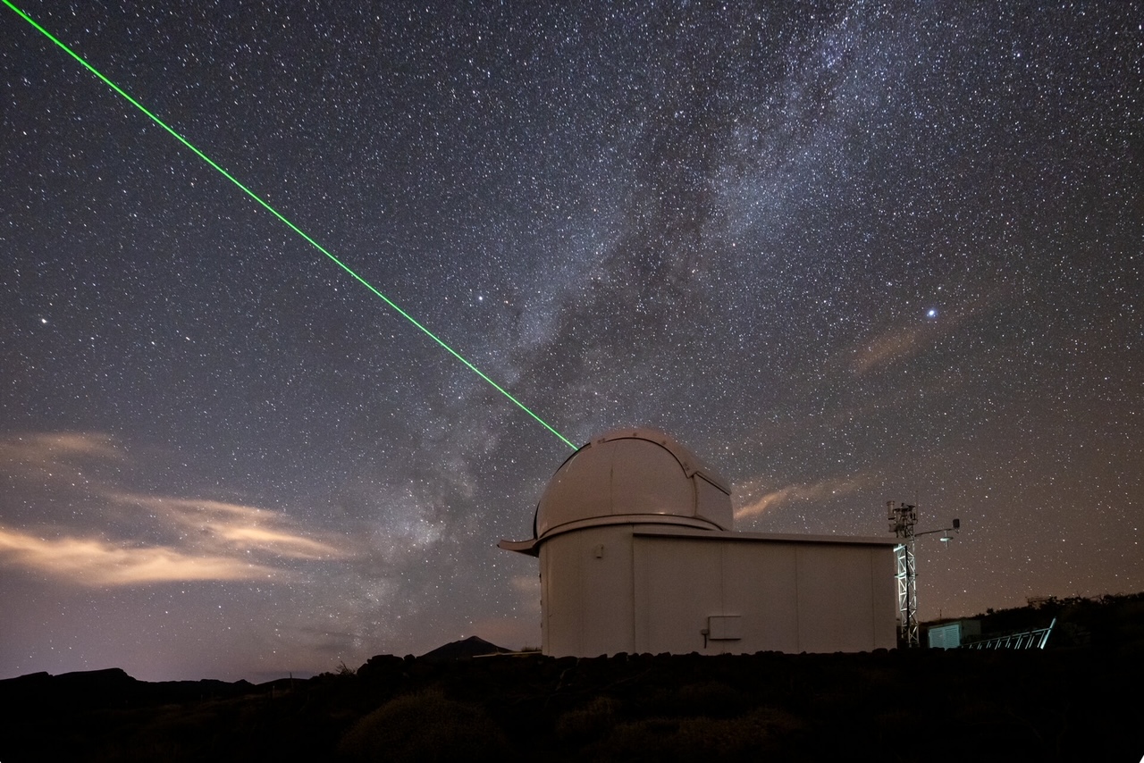 Installation of a 4.2m Highspeed Dome on Teide/Tenerife