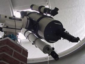 Refraktoren in Baader Planetarium Kuppel
