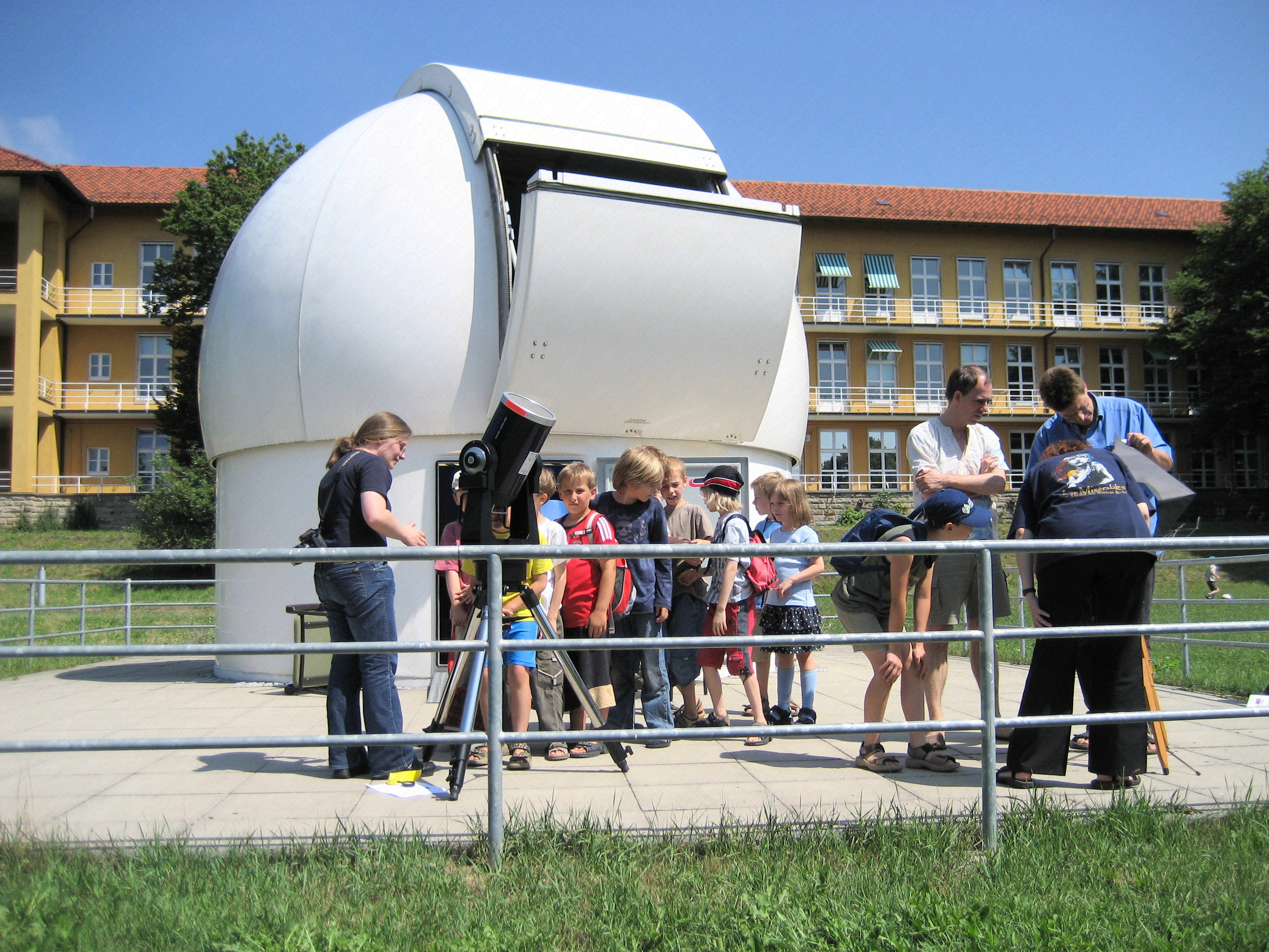 Modernisierung von Schul- und Vereinssternwarten