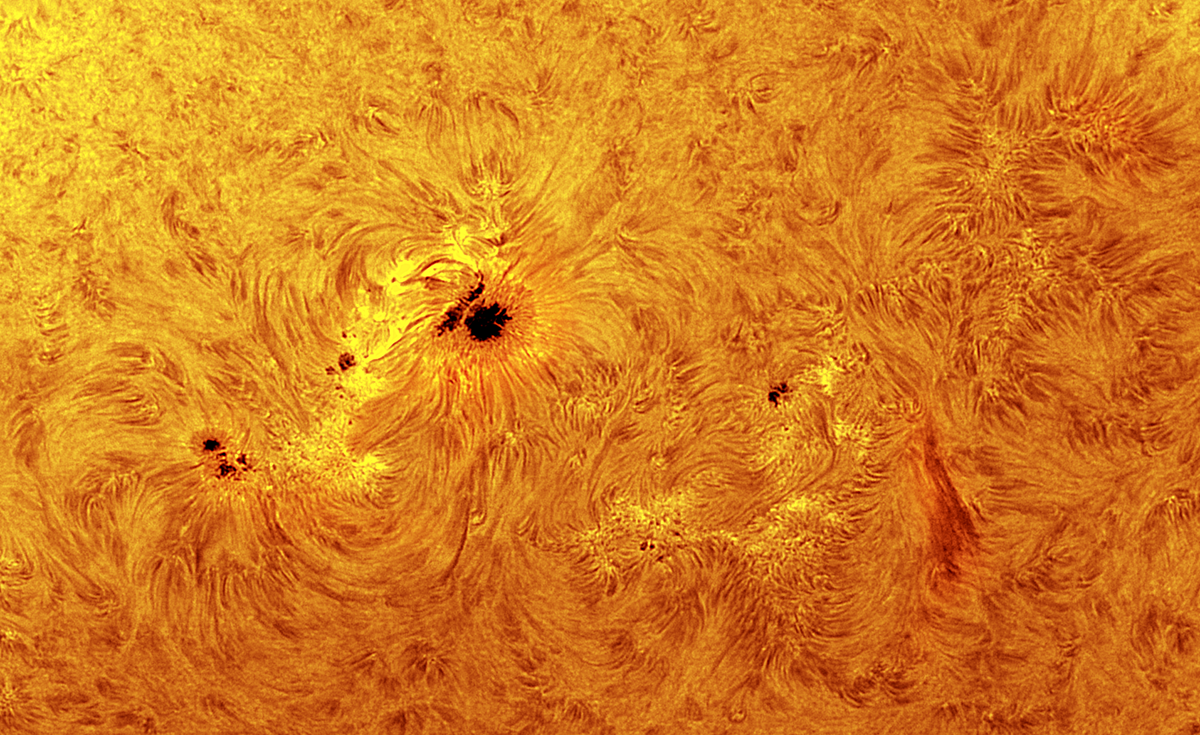 Application: taken with TEC 140 APO ED on 10micron GM2000 HPS II, with Baader D-ERF Energy Rejection Filter + Solar Spectrum Observer Series 1.5 - 0.5A°, Baader TZ-4 and Baader Steeldrive II, © Rüdiger Proske