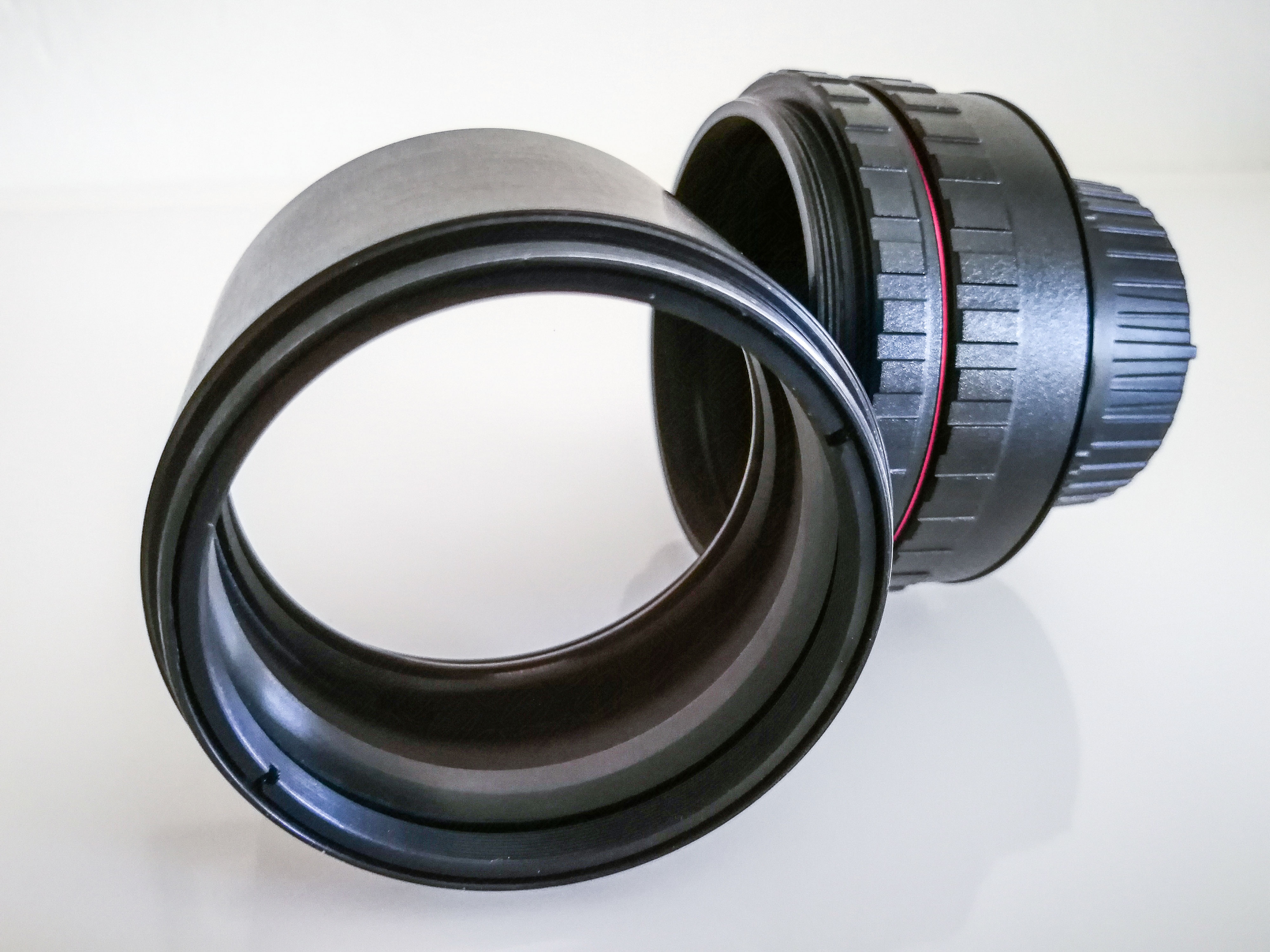 Optionaler Canon Camera Adapter, zusammengestellt aus M68 und T-2 Teilen, nicht im Lieferumfang enthalten
